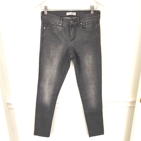 Banana Republic Grey Mid Rise Skinny Jeans  Size 26 1% Spandex 92% Cotton 7% Pol - Picture 1 of 13